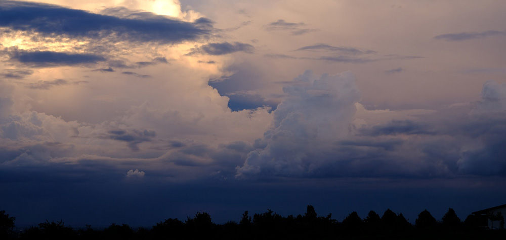 Neben W Rme Einzelne Kr Ftige Gewitter Zu Erwarten